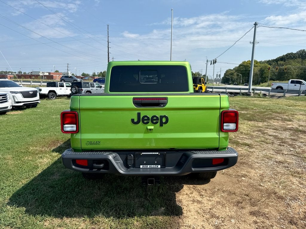 Pre-Owned 2025 Jeep Gladiator Nighthawk - photo - 17