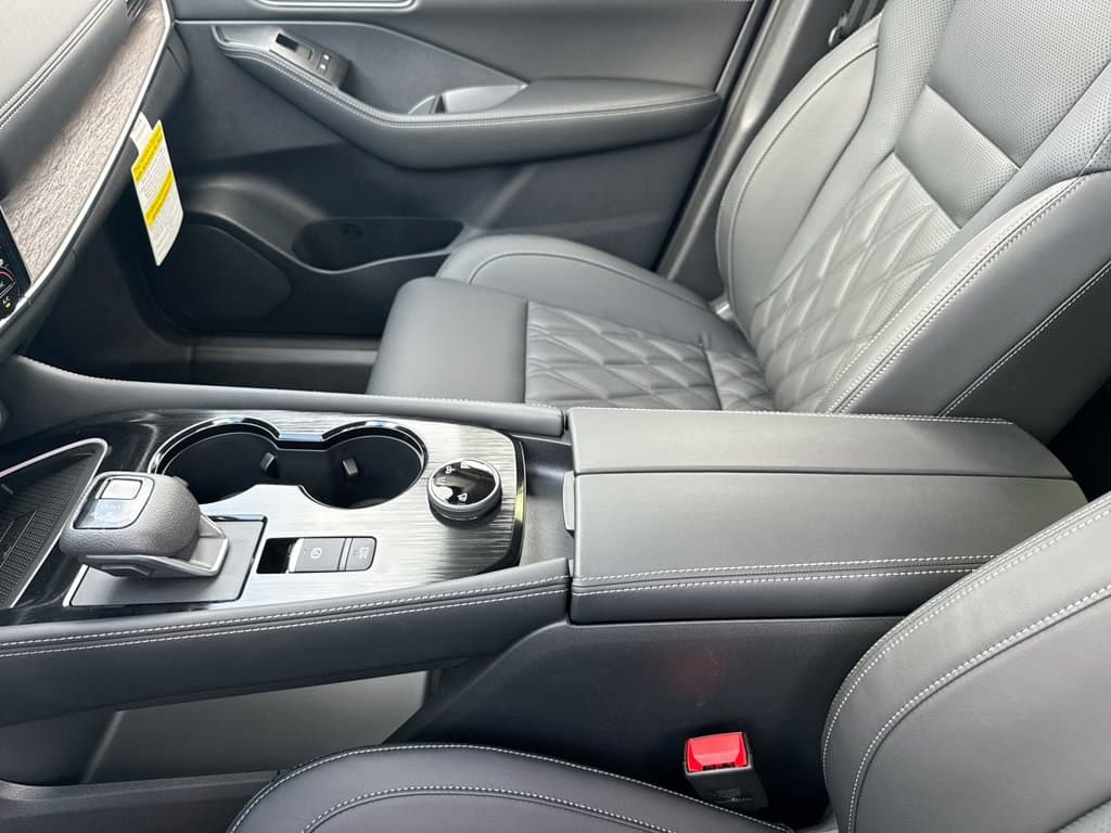 New 2026 Nissan Rogue Platinum - photo - 25
