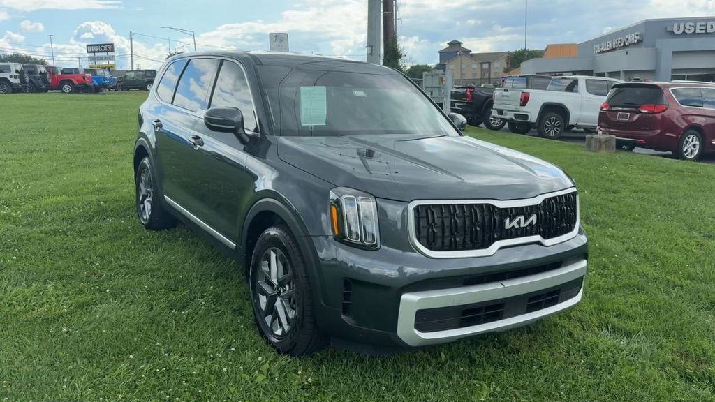 Pre-Owned 2024 Kia Telluride LX - photo - 8