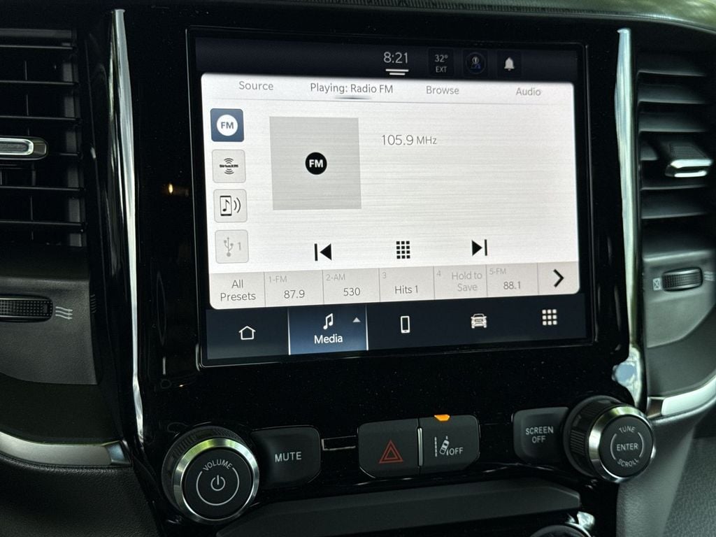 New 2026 Ram 1500 Express - photo - 26
