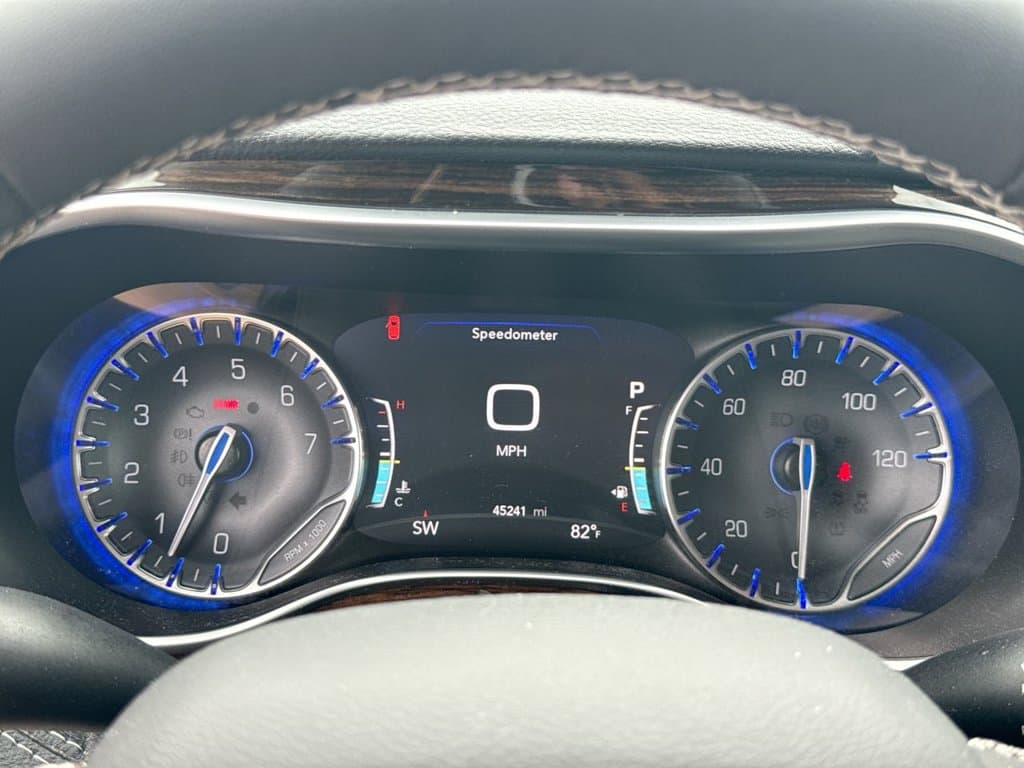 Pre-Owned 2023 Chrysler Pacifica Limited - photo - 25