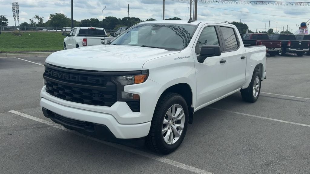 Pre-Owned 2022 Chevrolet Silverado 1500 Custom - photo - 1