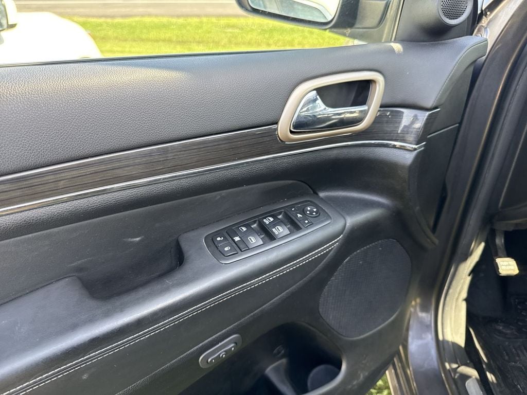 Pre-Owned 2014 Jeep Grand Cherokee Overland - photo - 12
