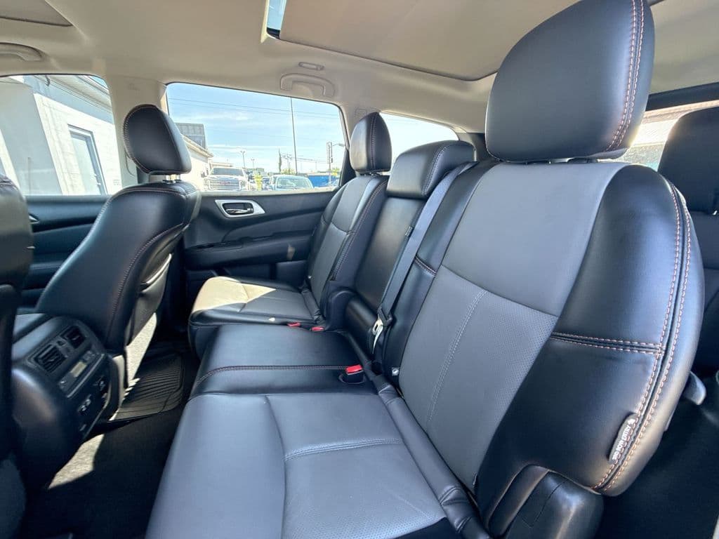 Pre-Owned 2020 Nissan Pathfinder SL - photo - 12