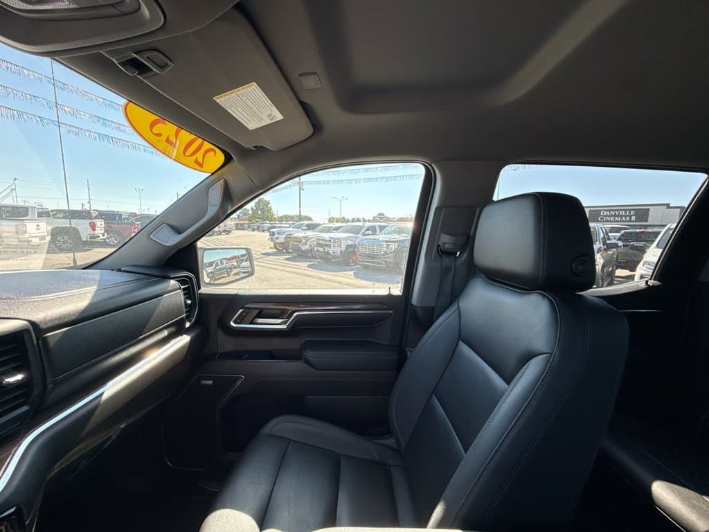 Pre-Owned 2023 Chevrolet Silverado 1500 RST - photo - 30