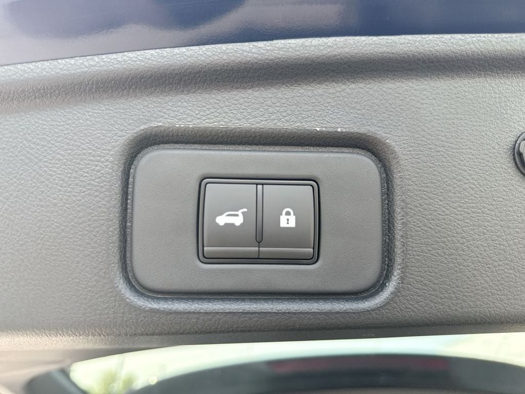 New 2026 Nissan Pathfinder SV - photo - 17