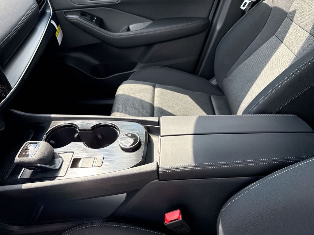 New 2026 Nissan Rogue SV - photo - 25