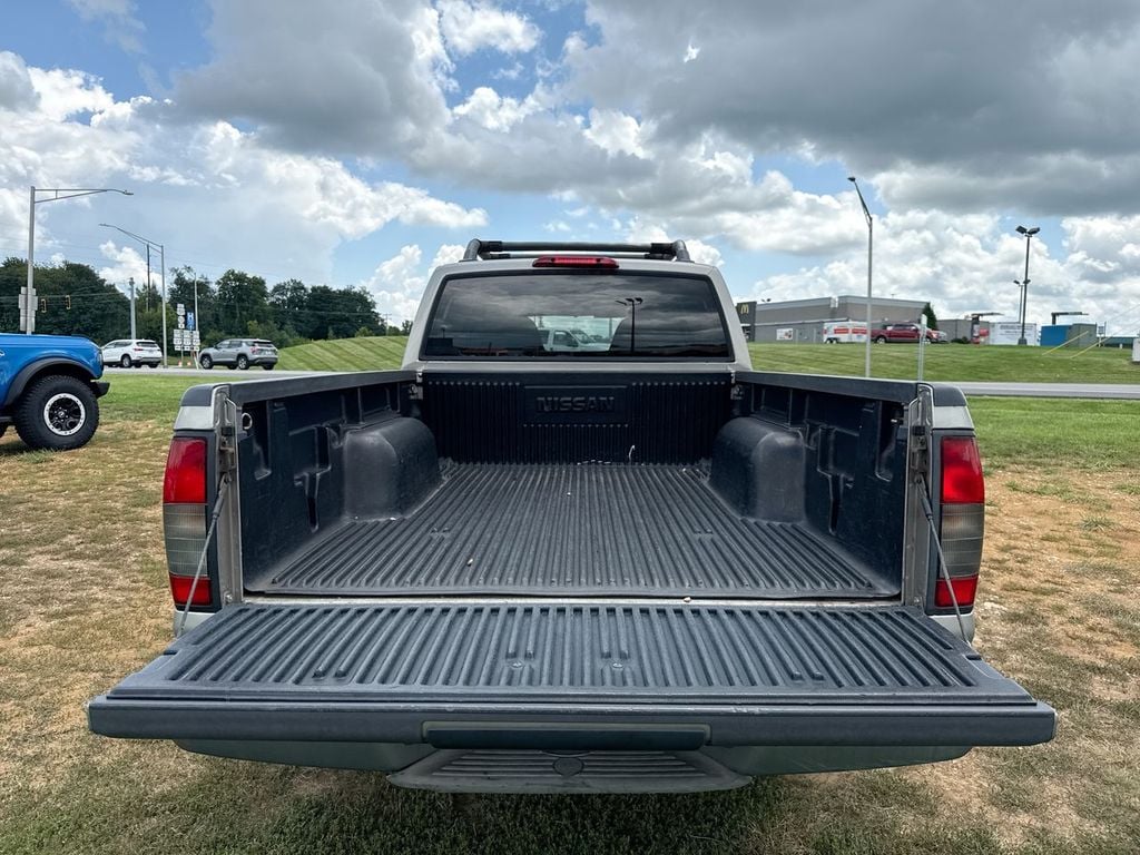 Pre-Owned 2004 Nissan Frontier XE - photo - 8