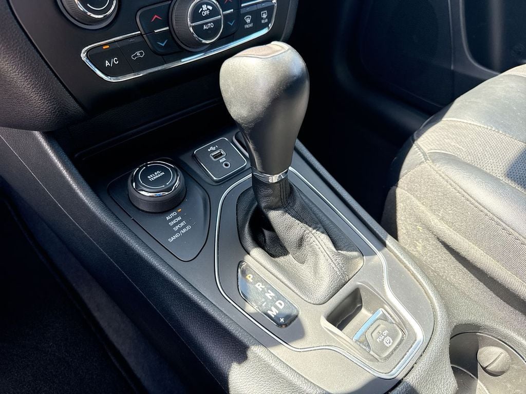 Pre-Owned 2022 Jeep Cherokee Latitude Lux - photo - 26
