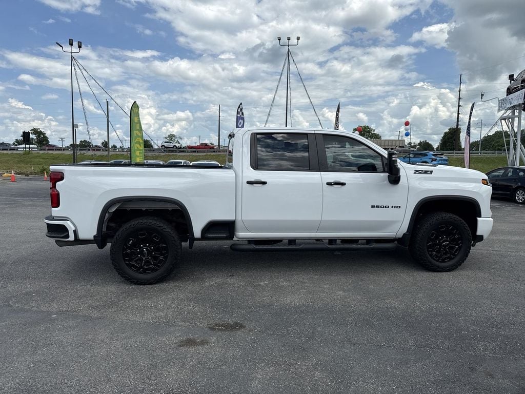 Pre-Owned 2024 Chevrolet Silverado 2500HD LT - photo - 13