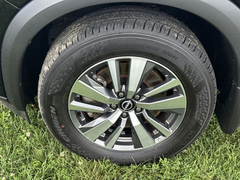 Pre-Owned 2024 Nissan Pathfinder SL - photo - 9