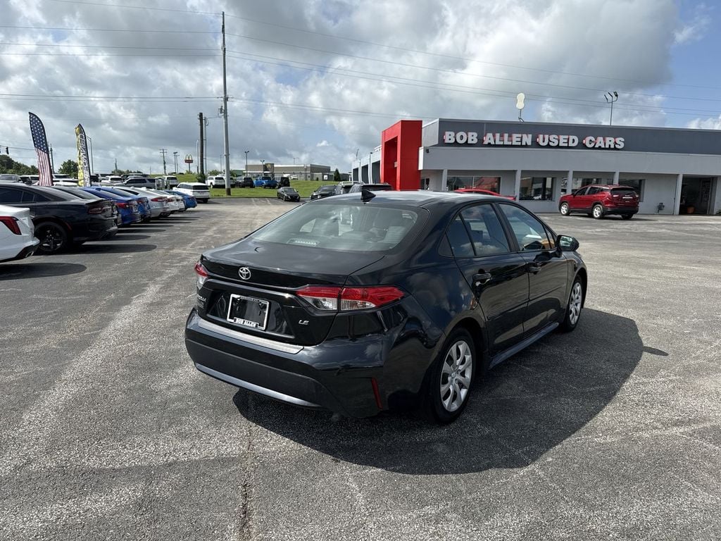 Pre-Owned 2022 Toyota Corolla LE - photo - 12