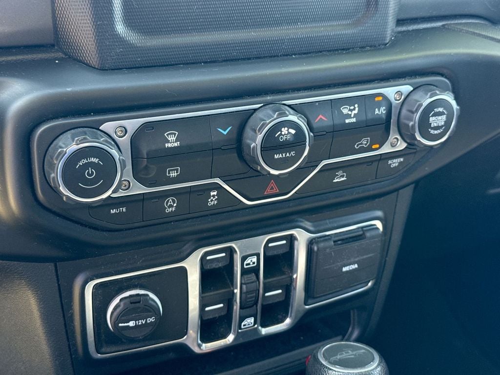 Pre-Owned 2023 Jeep Gladiator Sport S - photo - 28