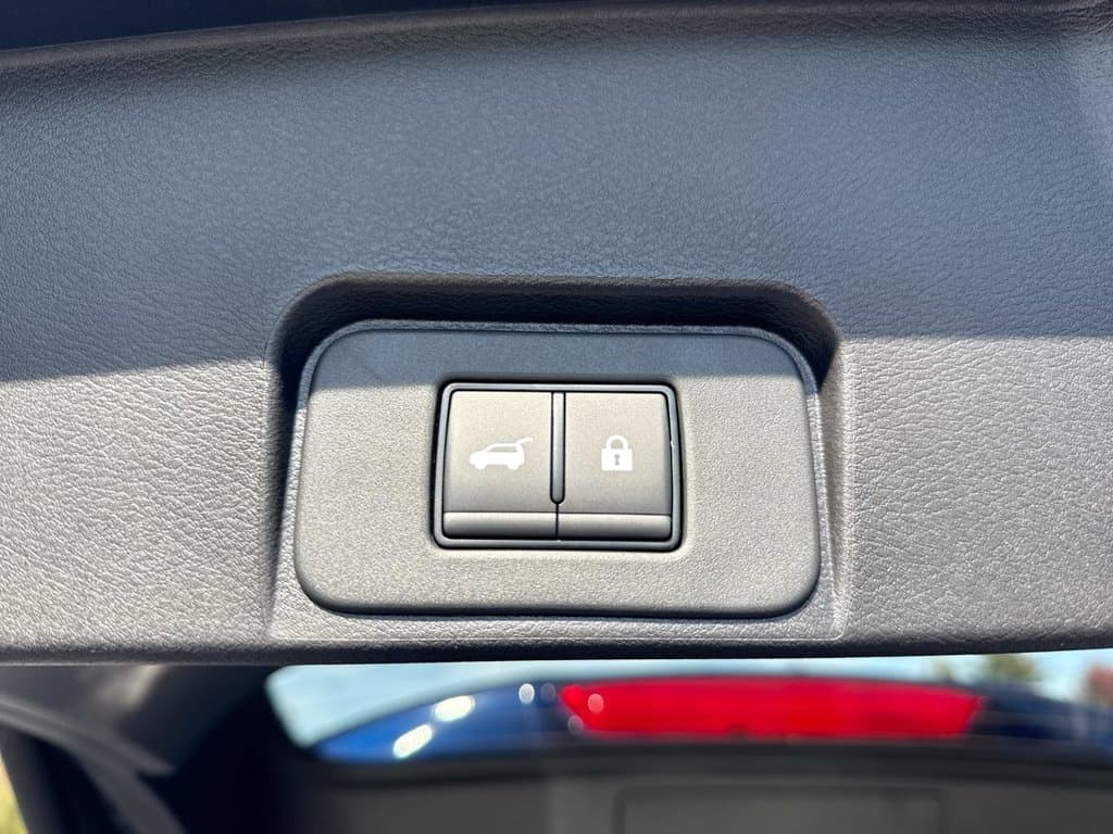 New 2026 Nissan Rogue SV - photo - 17