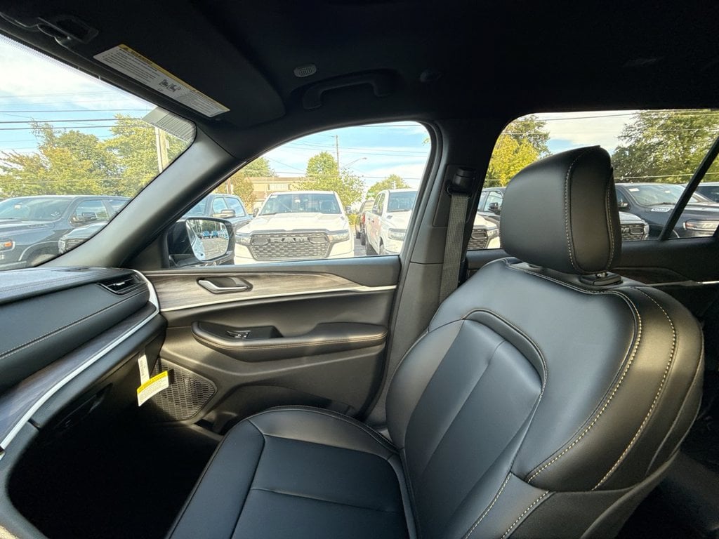 New 2026 Jeep Grand Cherokee L - photo - 32