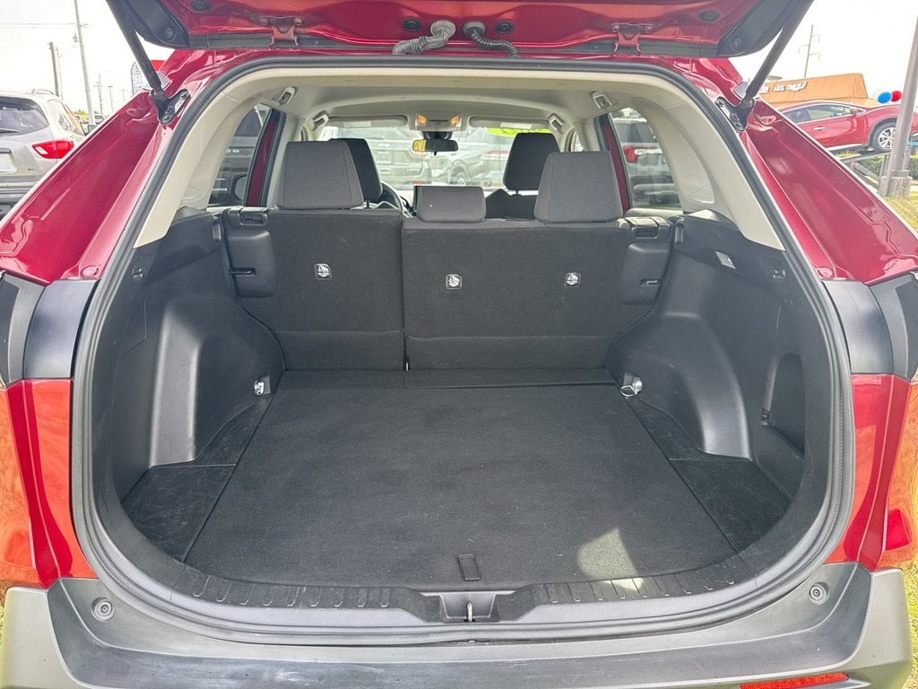 Pre-Owned 2021 Toyota RAV4 LE - photo - 16
