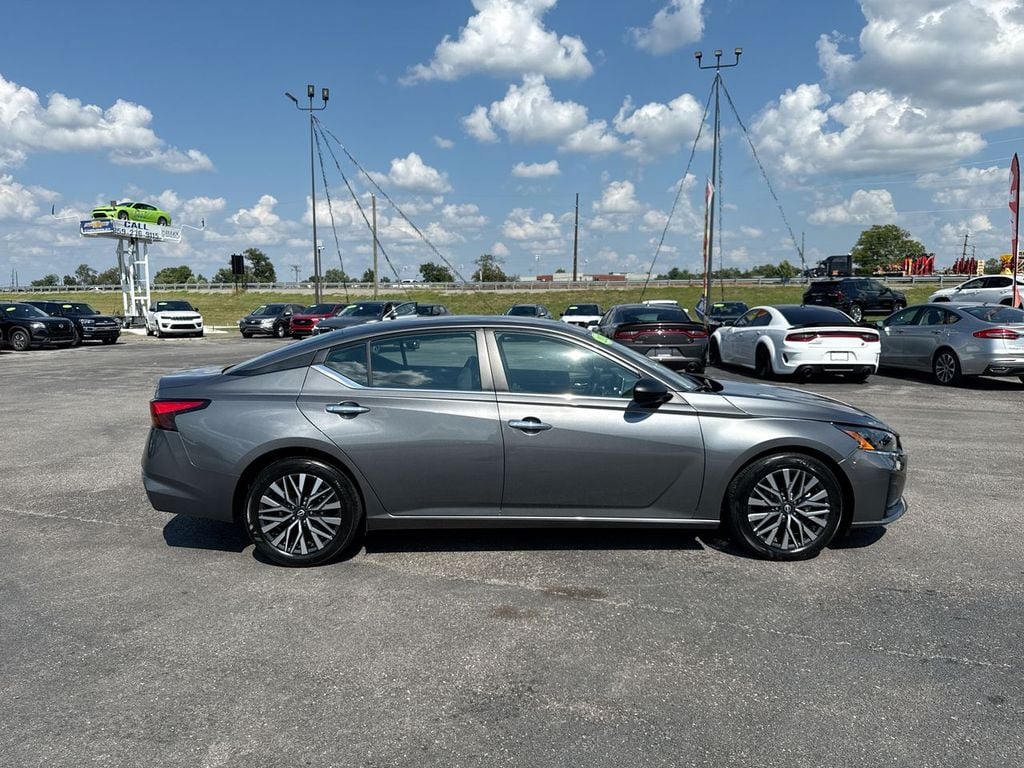 Pre-Owned 2025 Nissan Altima 2.5 SV - photo - 13