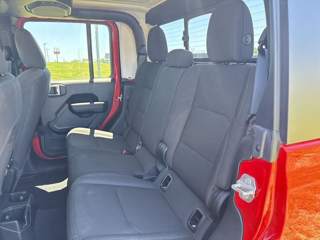 Pre-Owned 2023 Jeep Gladiator Sport S - photo - 18