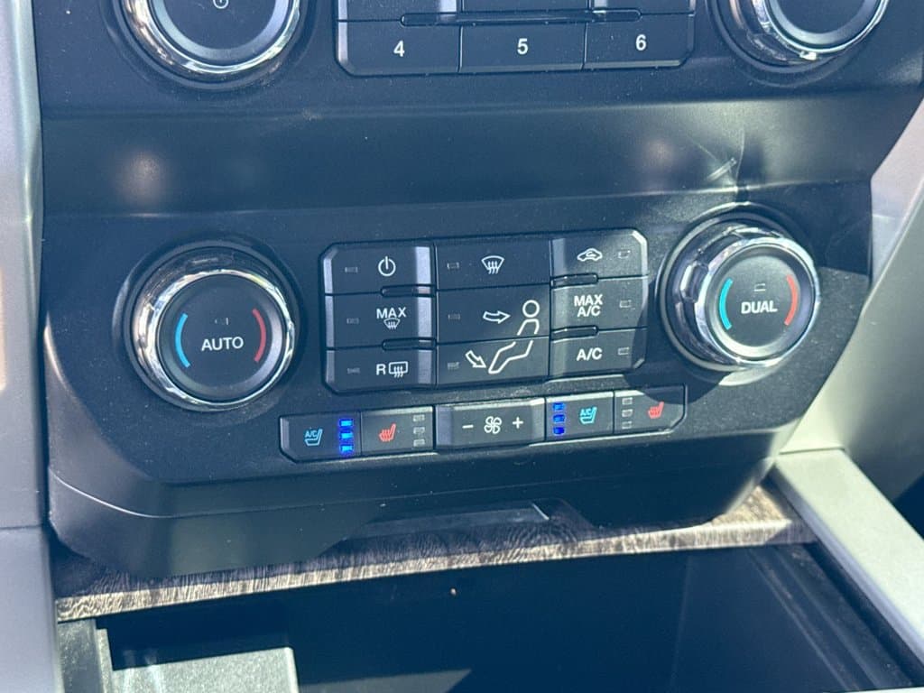 Pre-Owned 2019 Ford F-250SD Lariat - photo - 21