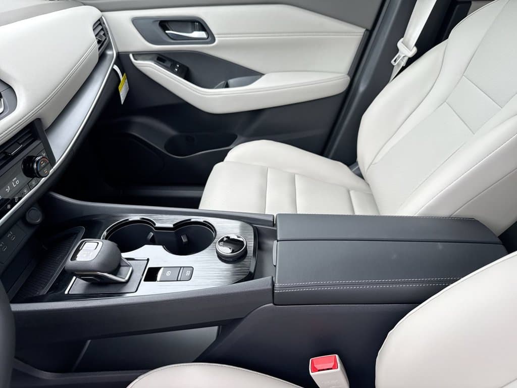 New 2026 Nissan Rogue Dark Armor - photo - 25
