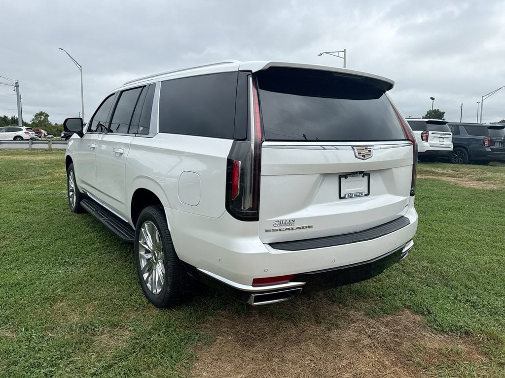 Pre-Owned 2023 Cadillac Escalade ESV Premium - photo - 11