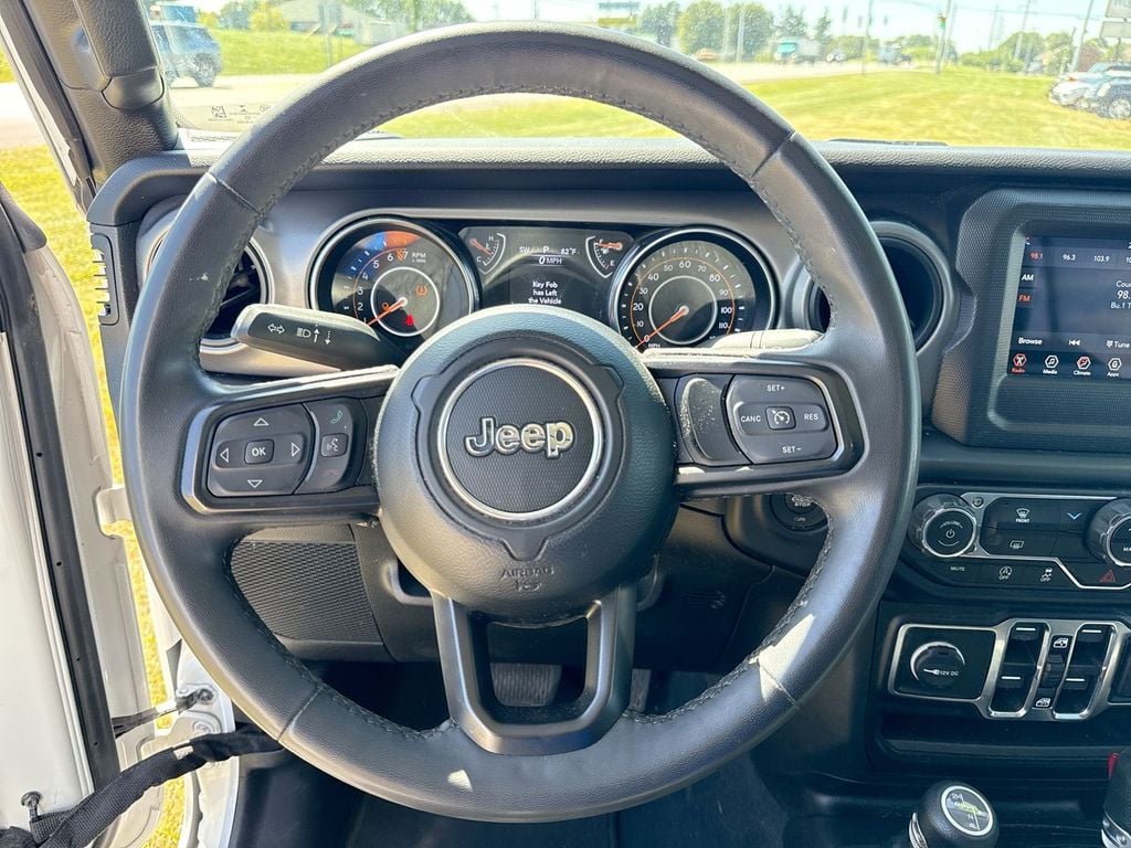 Pre-Owned 2023 Jeep Gladiator Sport S - photo - 22