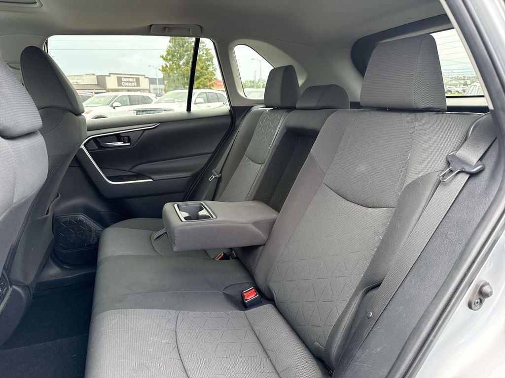 Pre-Owned 2024 Toyota RAV4 XLE - photo - 19