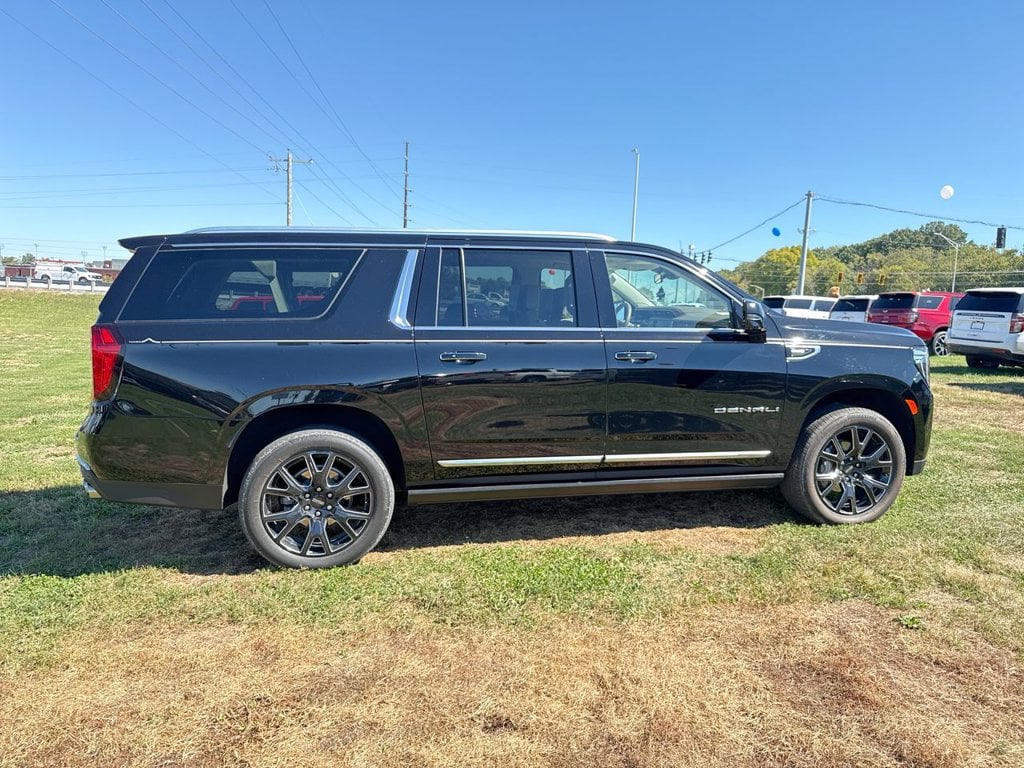 Pre-Owned 2023 GMC Yukon XL Denali - photo - 13