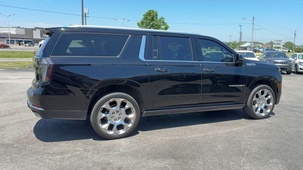 Pre-Owned 2025 Chevrolet Suburban High Country - photo - 6