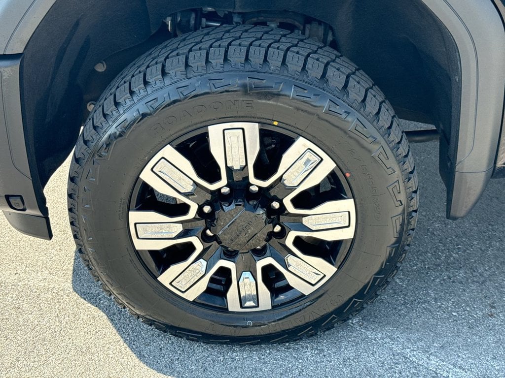 Pre-Owned 2024 GMC Sierra 2500HD Denali - photo - 9