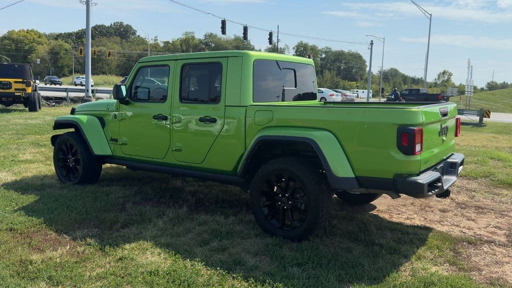 Pre-Owned 2025 Jeep Gladiator Nighthawk - photo - 3