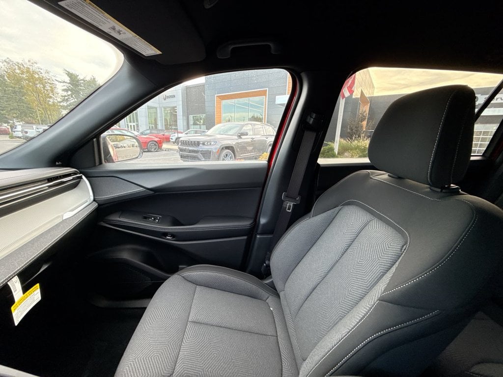 New 2026 Jeep Cherokee Laredo - photo - 29