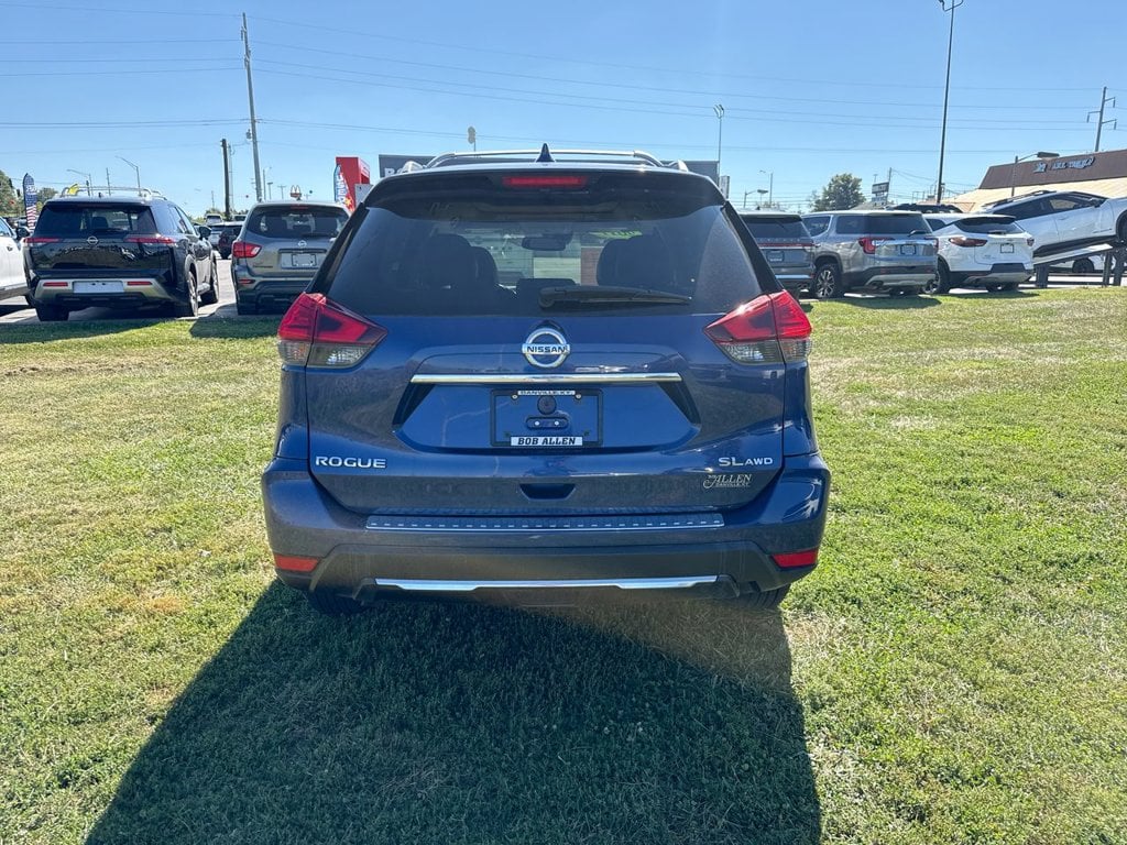 Pre-Owned 2017 Nissan Rogue SL - photo - 10
