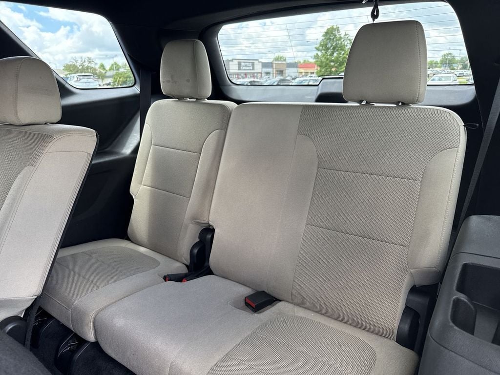 Pre-Owned 2023 Chevrolet Traverse LS - photo - 18
