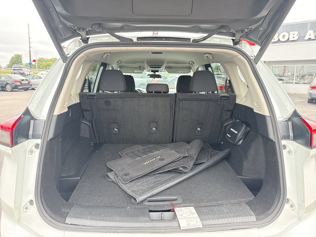 Pre-Owned 2024 Nissan Rogue SV - photo - 16