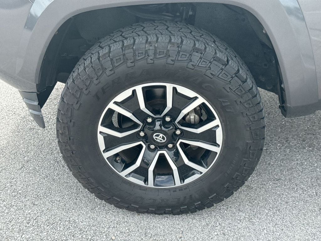 Pre-Owned 2020 Toyota Tacoma TRD Sport - photo - 1