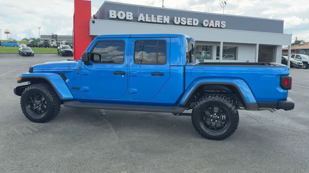 Pre-Owned 2025 Jeep Gladiator High Tide - photo - 3