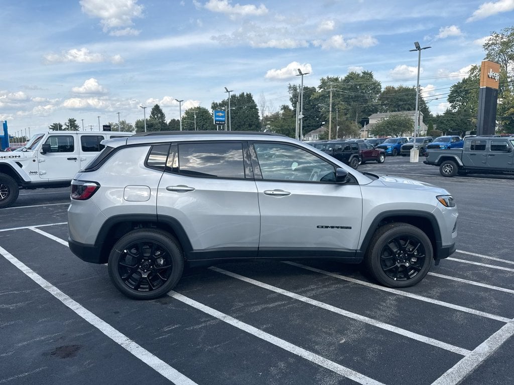 New 2026 Jeep Compass Latitude - photo - 13