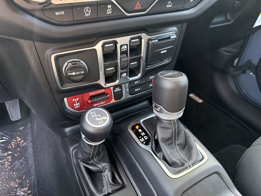 New 2026 Jeep Gladiator Mojave - photo - 25