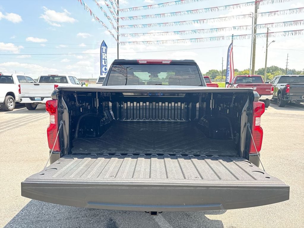 Pre-Owned 2025 Chevrolet Silverado 1500 LT - photo - 16