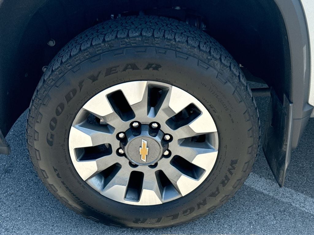 Pre-Owned 2025 Chevrolet Silverado 2500HD LT - photo - 9