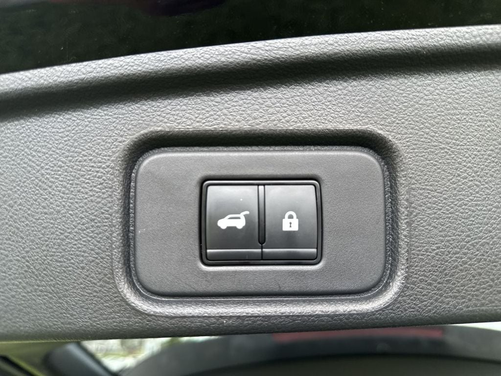 Pre-Owned 2024 Nissan Pathfinder SL - photo - 17