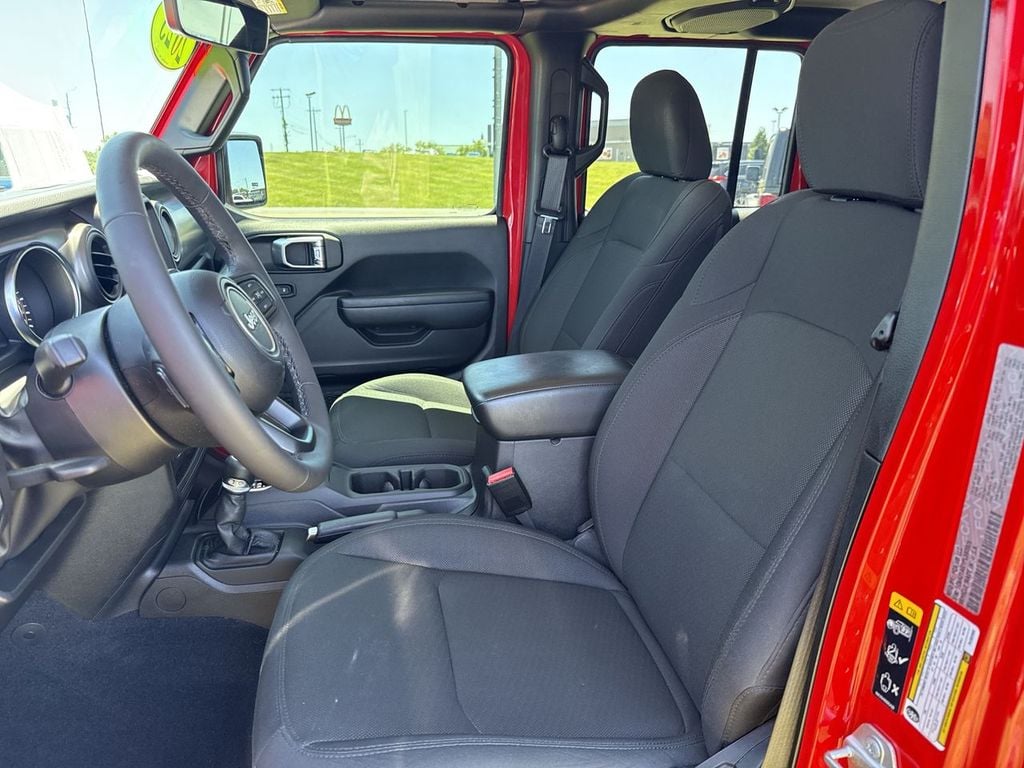 Pre-Owned 2023 Jeep Gladiator Sport S - photo - 20