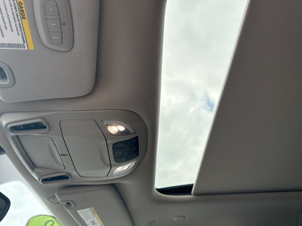 Pre-Owned 2023 Chrysler Pacifica Limited - photo - 33
