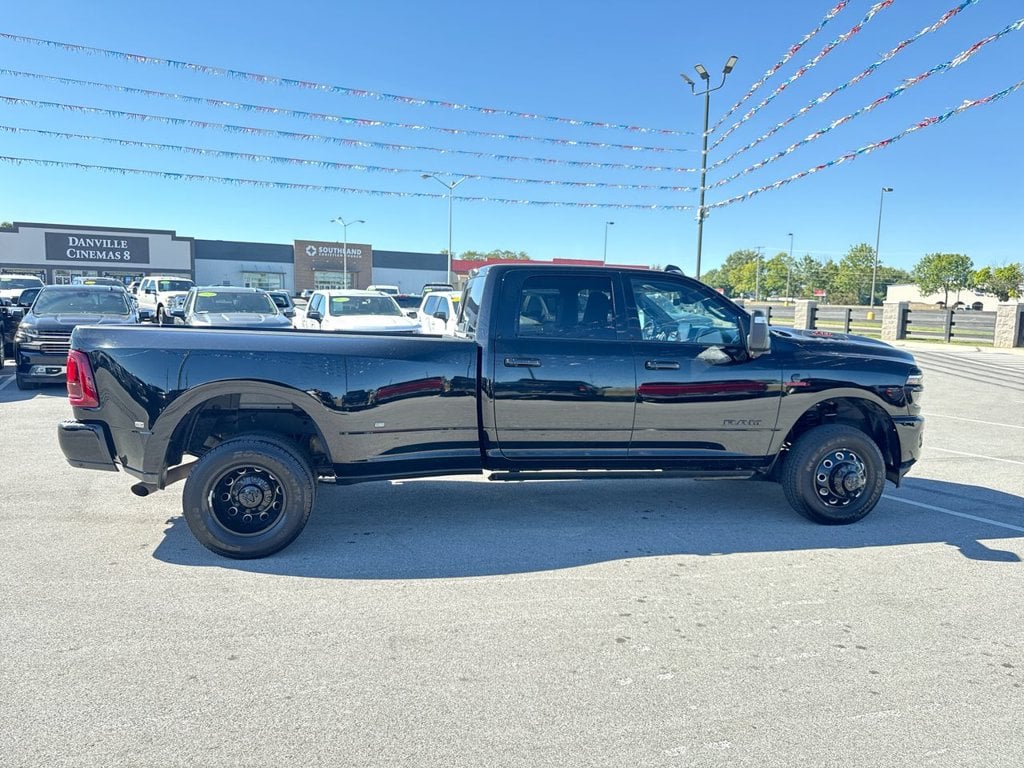 Pre-Owned 2025 Ram 3500 Laramie - photo - 13