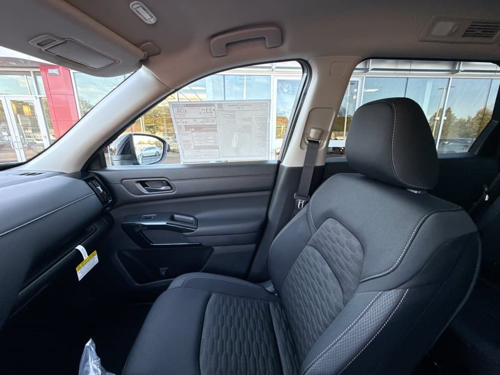 New 2026 Nissan Pathfinder SV - photo - 31