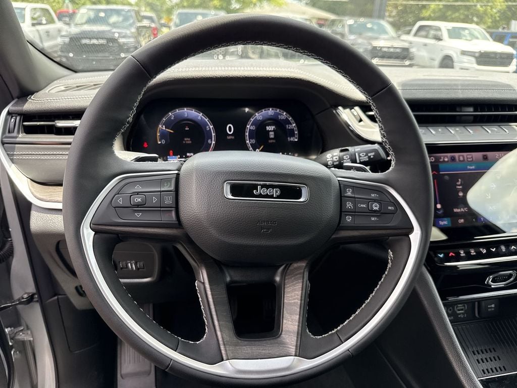 New 2026 Jeep Grand Cherokee L Altitude - photo - 24