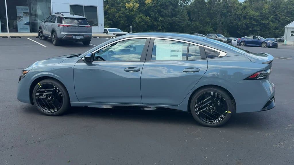 New 2027 Nissan Sentra SR - photo - 3