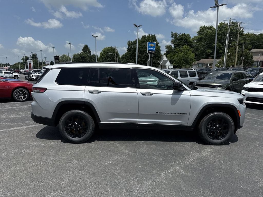 New 2026 Jeep Grand Cherokee L Altitude - photo - 13