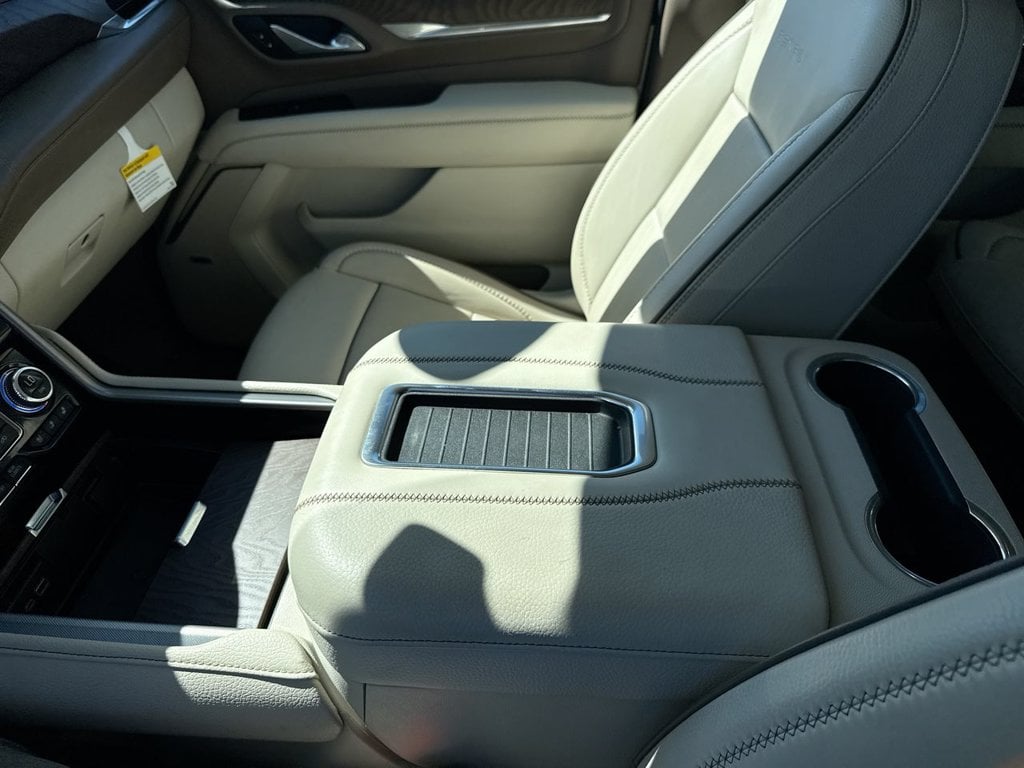 Pre-Owned 2023 GMC Yukon XL Denali - photo - 27